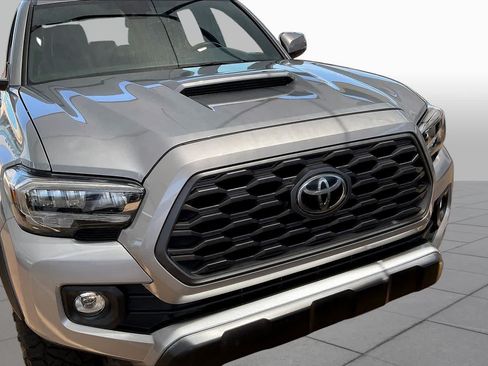 Used 2021 Toyota Tacoma TRD Off-Road w/ Technology Package AWD/4WD image 29