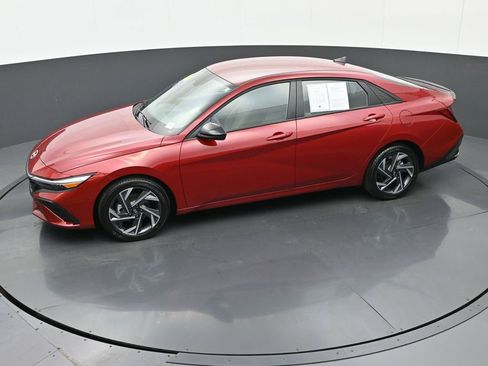 Certified 2025 Hyundai Elantra Sport image 34