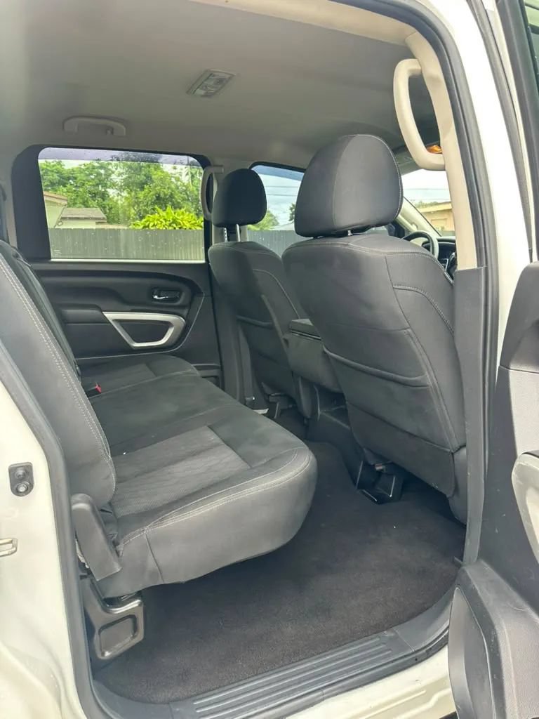 Used 2019 Nissan Titan SV AWD/4WD image 13