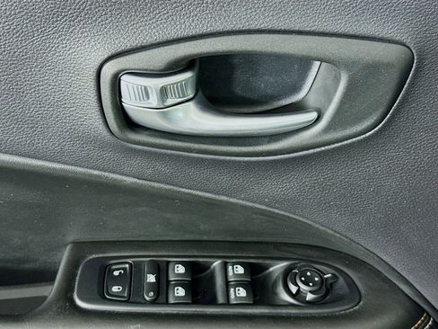 Used 2018 Jeep Compass Latitude w/ Popular Equipment Group image 23