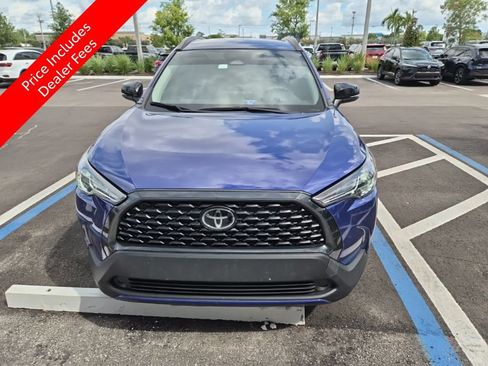 Used 2025 Toyota Corolla Cross LE FWD image 2