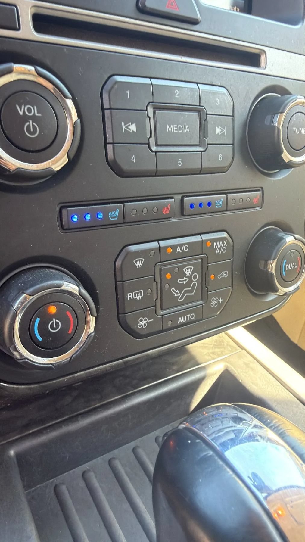 Used 2015 Ford Expedition Limited w/ Equipment Group 301A RWD image 25