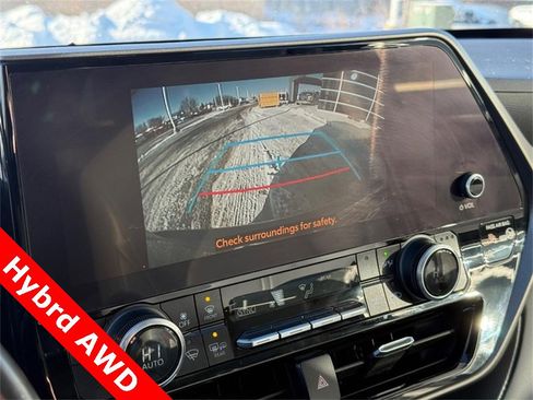 Used 2023 Toyota Highlander XLE image 25