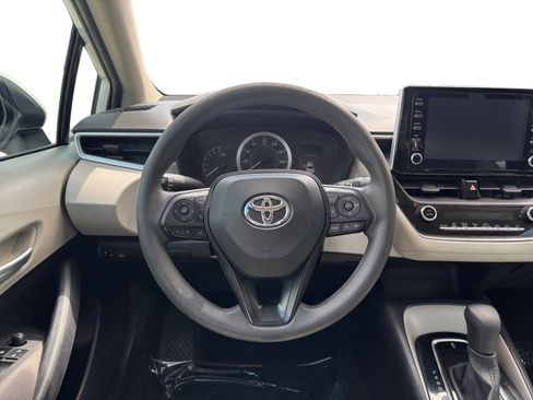 Used 2020 Toyota Corolla LE FWD image 12