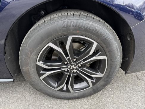 Used 2025 Toyota Sienna Platinum image 18