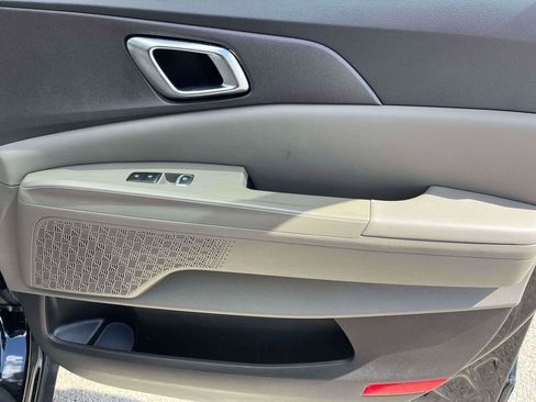 Certified 2025 Kia Carnival EX image 12