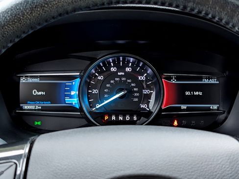 Used 2018 Ford Explorer XLT w/ Equipment Group 202A image 23