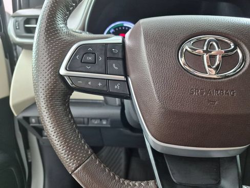 Used 2024 Toyota Sienna Platinum FWD image 14