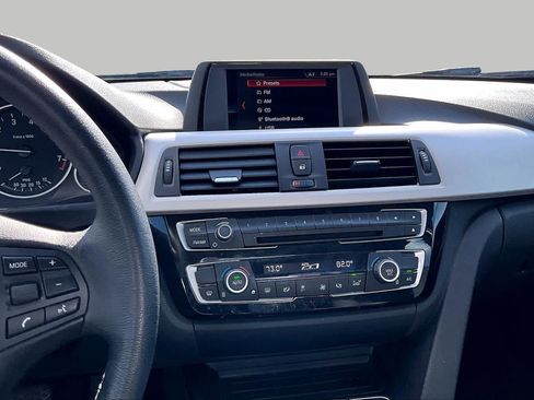 Used 2018 BMW 320i Sedan RWD image 7