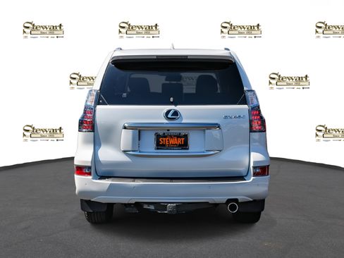 Used 2021 Lexus GX 460 Premium w/ Premium Package image 5