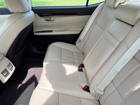 Used 2017 Lexus ES 350 w/ Luxury Package FWD image 28