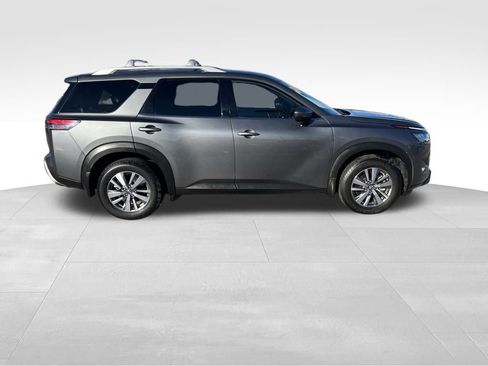 Used 2022 Nissan Pathfinder SL image 8