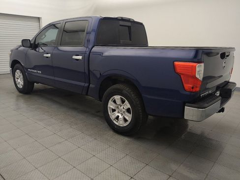 Used 2018 Nissan Titan SV image 3