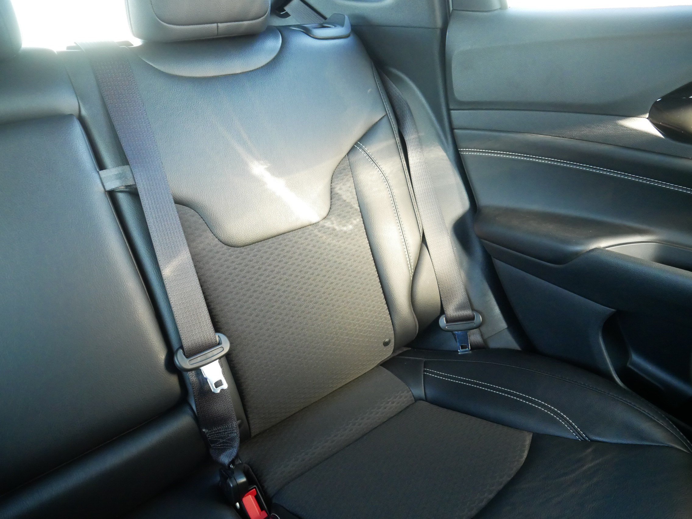 Used 2023 Jeep Compass Latitude w/ Sun and Sound Group AWD/4WD image 14
