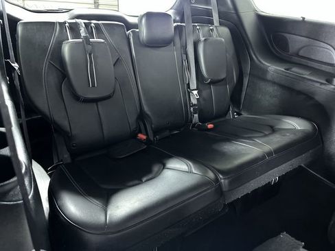 Used 2021 Chrysler Pacifica Touring-L w/ Uconnect Theater Family Group FWD image 28