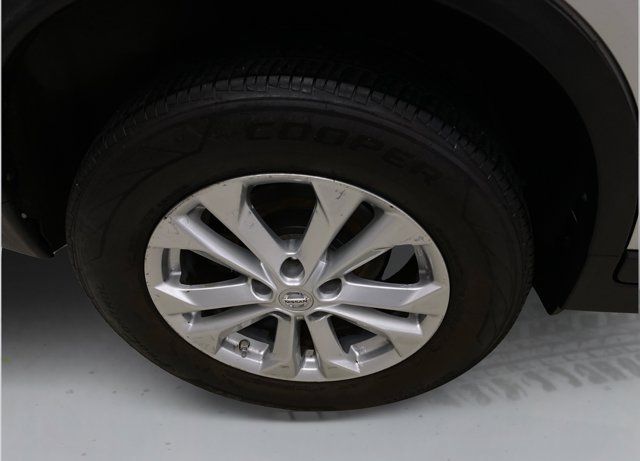 Used 2015 Nissan Rogue SV w/ SV Moonroof Package AWD/4WD image 18