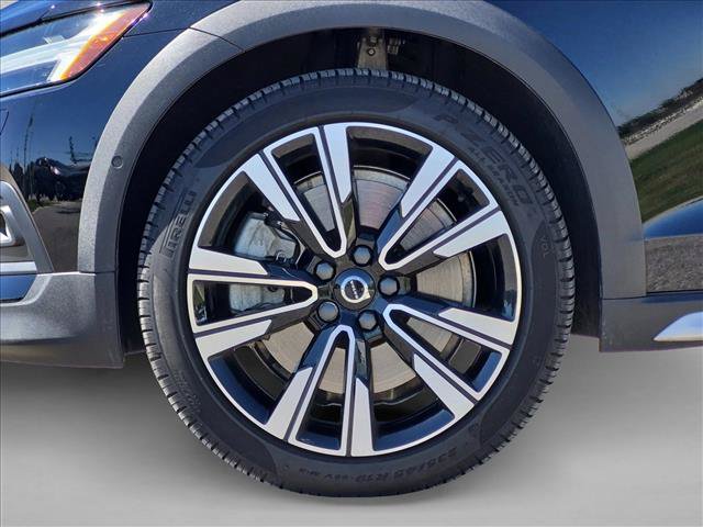 Used 2025 Volvo V60 B5 Cross Country Ultra w/ Protection Package Premier AWD/4WD image 23