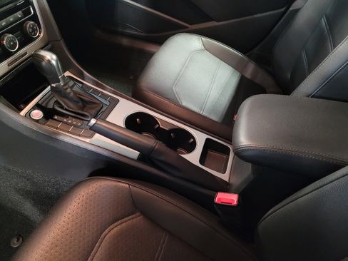 Used 2019 Volkswagen Passat 2.0T Wolfsburg w/ Wheels & Sunroof Package FWD image 26