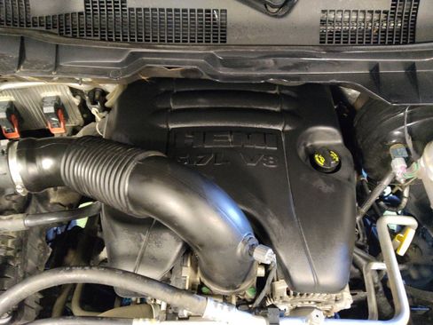 Used 2019 RAM 1500 Classic SLT image 30