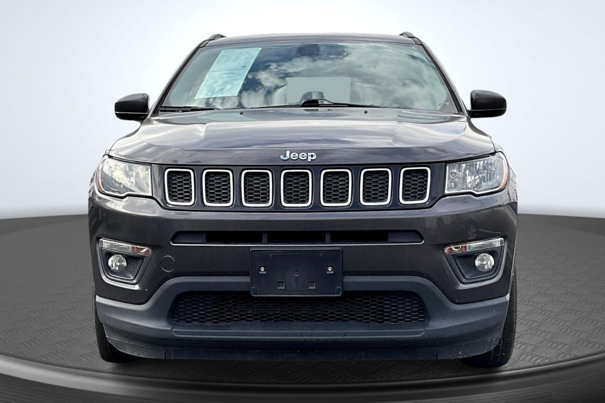 Used 2019 Jeep Compass Latitude w/ Popular Equipment Group FWD image 3