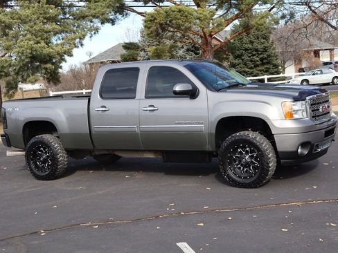 Used 2014 GMC Sierra 2500 Denali image 2