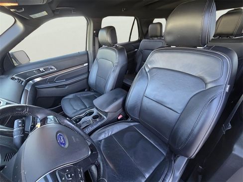 Used 2017 Ford Explorer Limited image 27