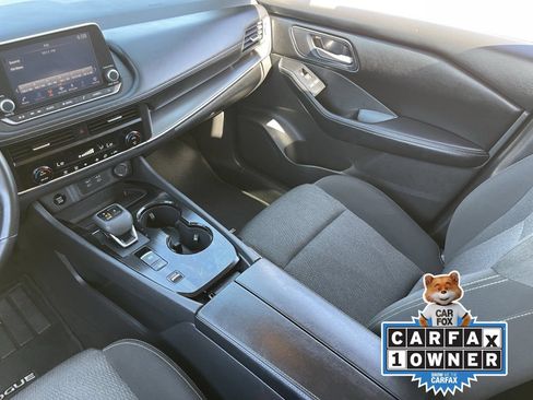 Certified 2025 Nissan Rogue SV FWD image 17