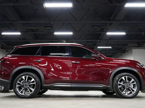 Used 2023 INFINITI QX60 Luxe w/ Cargo Package FWD image 6