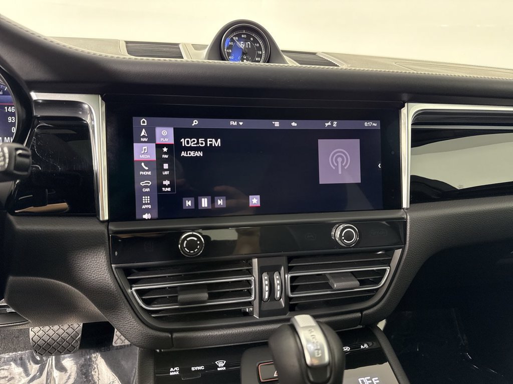 Certified 2025 Porsche Macan S AWD/4WD image 28
