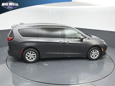 Used 2020 Chrysler Pacifica Touring w/ Advanced Safetytec Group FWD image 16