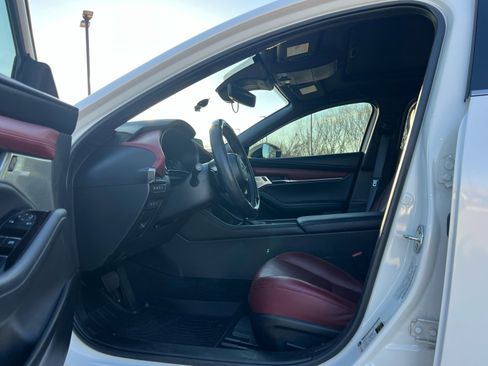 Used 2024 MAZDA MAZDA3 Hatchback w/Premium Plus Pkg image 23