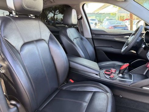 Used 2019 Alfa Romeo Stelvio image 19