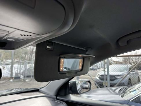 Used 2024 GMC Terrain SLT image 17