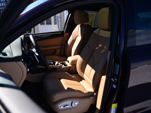 New 2026 Porsche Macan S AWD/4WD image 13