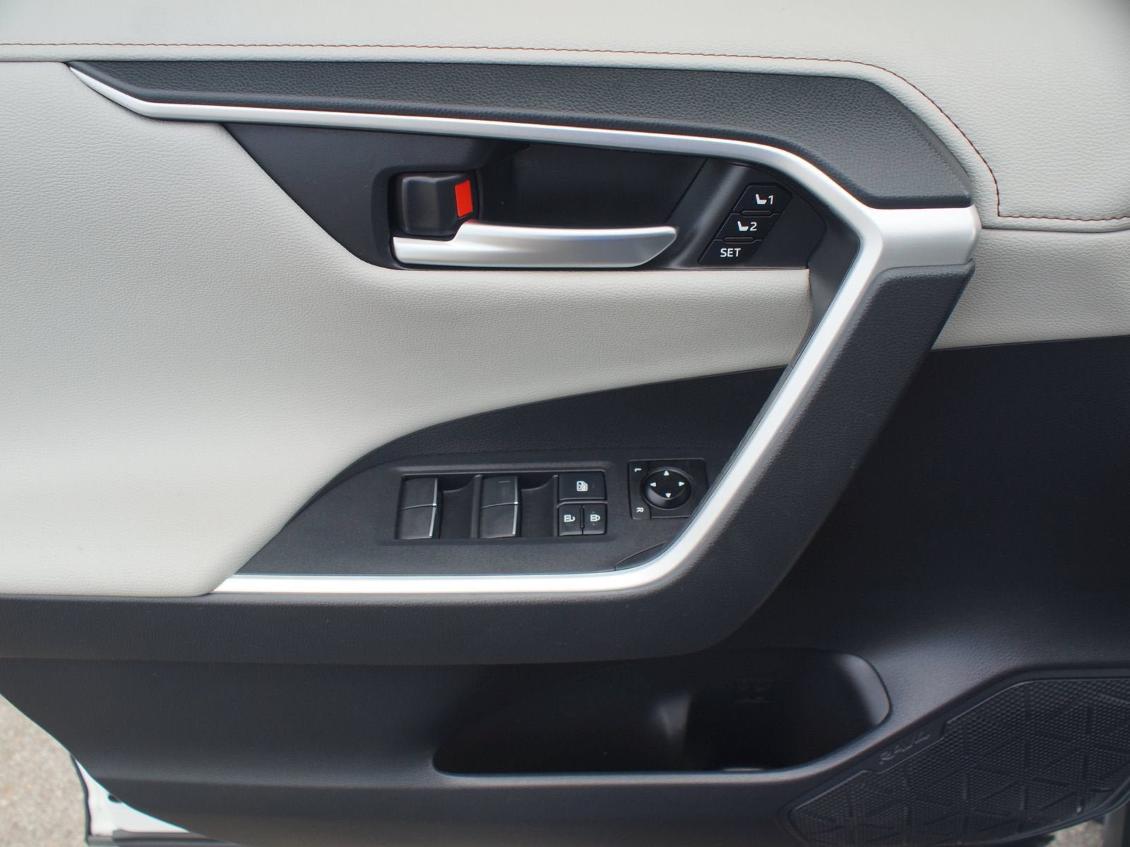 Used 2019 Toyota RAV4 Limited w/ Advanced Technology Package FWD image 30