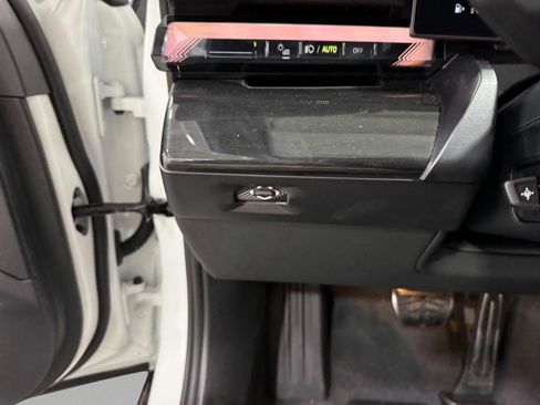 New 2026 BMW 530i xDrive w/ M Sport Package image 29