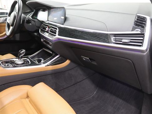 Used 2021 BMW X7 M50i image 30