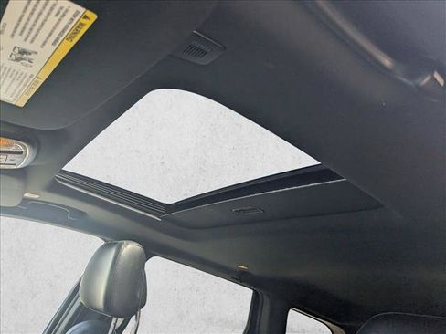 Used 2022 Jeep Grand Cherokee Laredo X RWD image 13