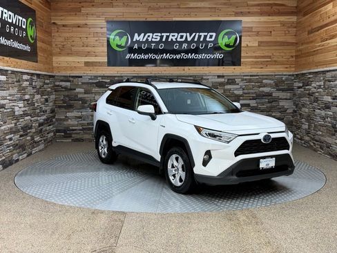 Used 2020 Toyota RAV4 XLE image 2
