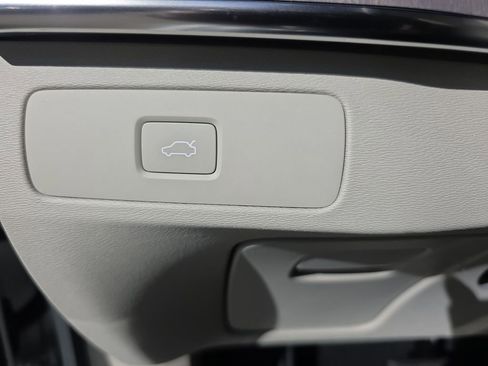 New 2026 Volvo XC90 B6 Ultra image 37