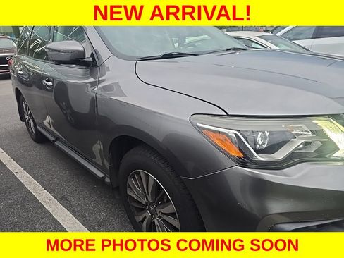 Used 2019 Nissan Pathfinder SL AWD/4WD image 2