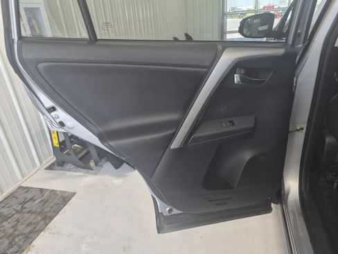 Used 2017 Toyota RAV4 XLE AWD/4WD image 12