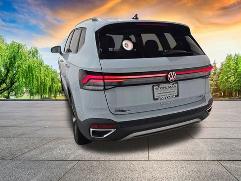 Used 2025 Volkswagen Taos SEL image 6