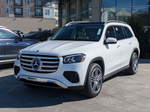 Used 2024 Mercedes-Benz GLS 450 4MATIC image 10