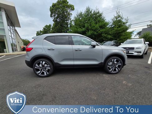 Used 2025 Volvo XC40 B5 Plus w/ Protection Package Premier image 9