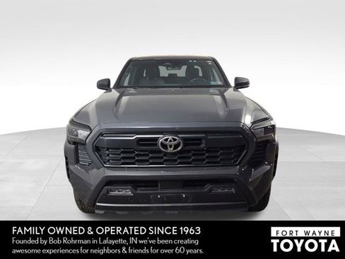 Used 2024 Toyota Tacoma TRD Off-Road image 3