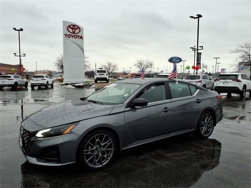 Used 2024 Nissan Altima 2.0 SR image 8