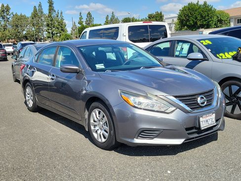 Used 2017 Nissan Altima 2.5 S w/ Power Driver Seat Package FWD image 3