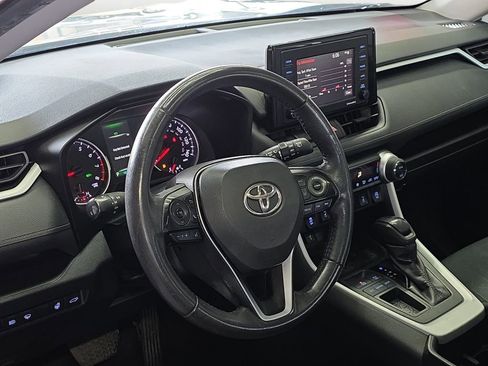 Used 2022 Toyota RAV4 XLE w/ Convenience Package FWD image 11
