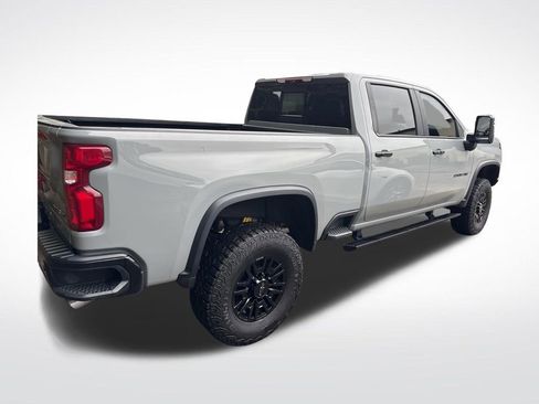 Used 2024 Chevrolet Silverado 2500 ZR2 w/ Technology Package AWD/4WD image 8
